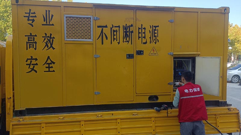 普格柴油发电机组和UPS电源配合使用时，如何避免切换过程中的电力中断？